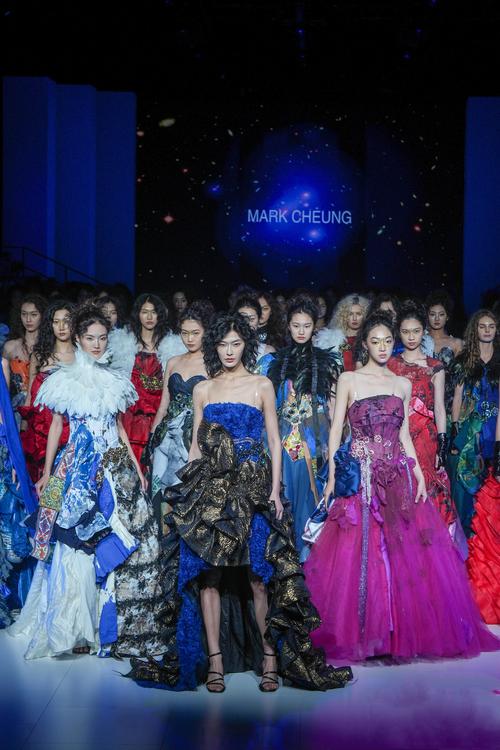 抖音时尚趋势大秀_时尚创作者T台秀_哪个小程序可以买抖音粉